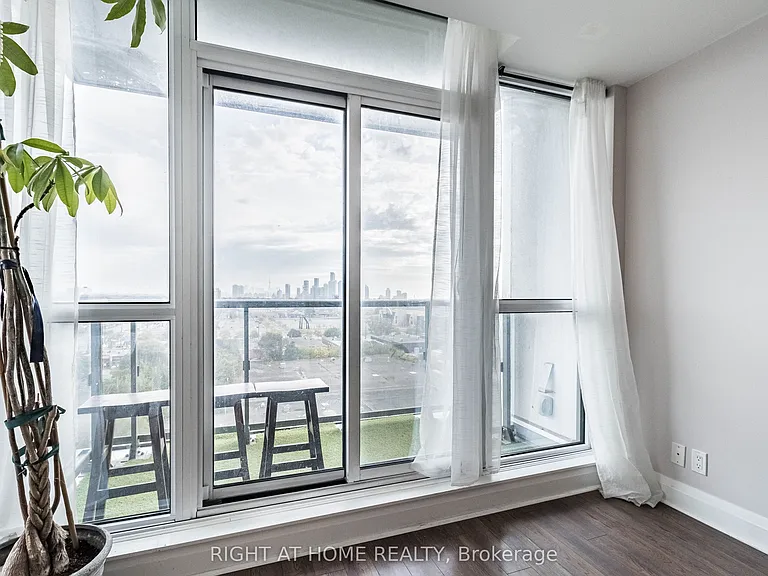 17 Zorra St #903 — Photo 16