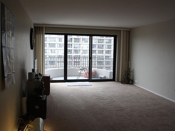 2nd image of 2020 N Lincoln Park W APT 6H
