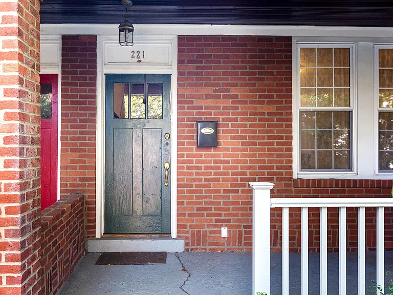 221 Dewey St — Photo 9