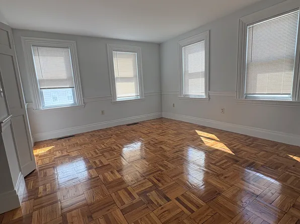 83 E Main St, Marlborough, MA