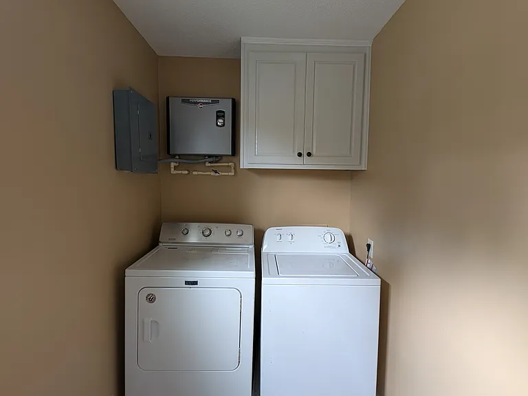 631 Pinkerton St — Photo 11