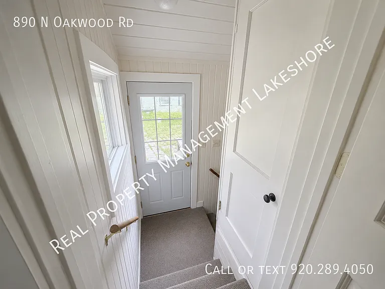 890 N Oakwood Rd — Photo 2