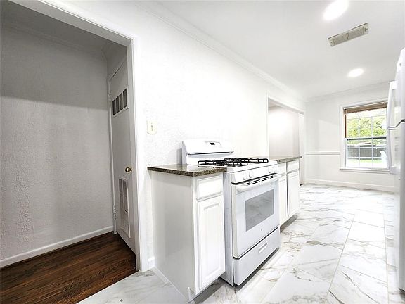 5th image of 1124 Ann St