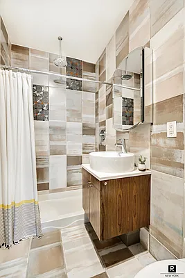 Sold by R New York | media 5
