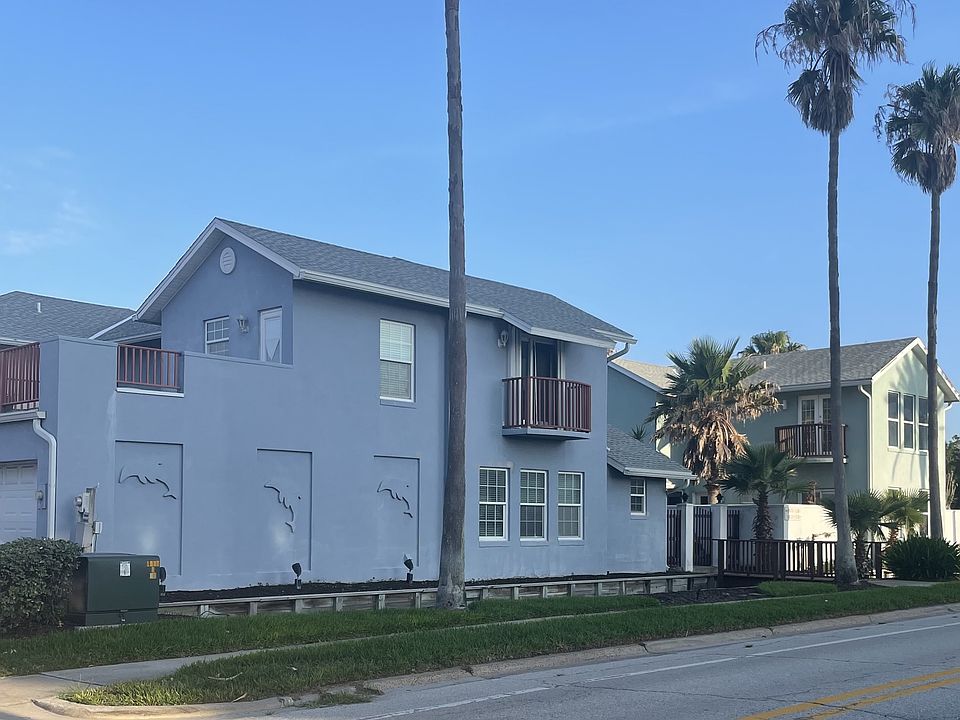 Townhome east side on First Street. Ocean view from deck and balconey