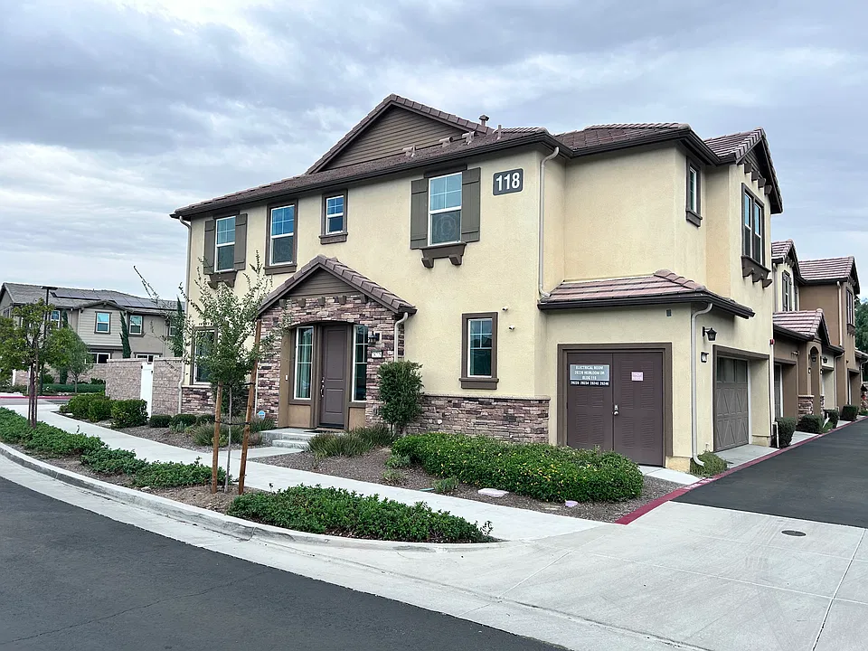 28228 Heirloom Dr