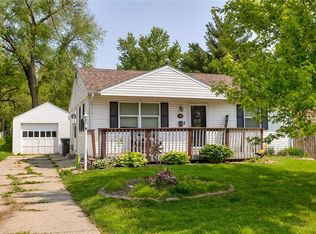 6217 Crown Ln, Des Moines, IA 50311