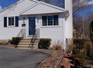 25 Ophelia St, Providence, RI 02909