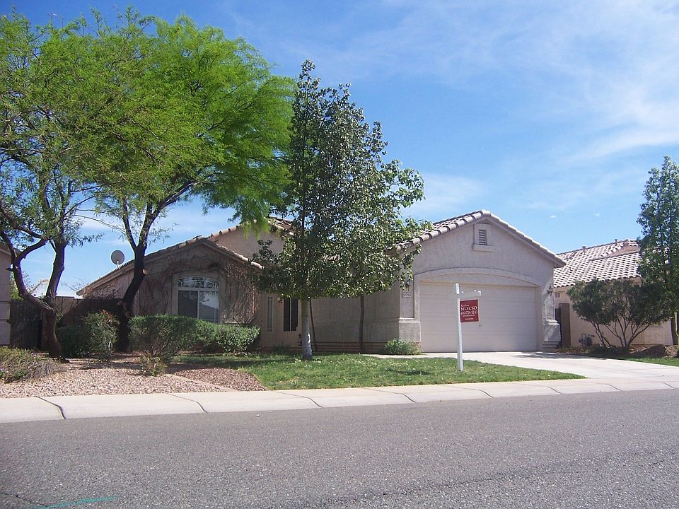 Great curb appeal the moment you first drive up.