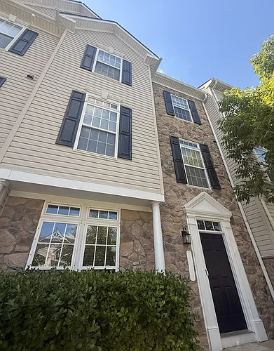 1744 Theale Way Photo 1