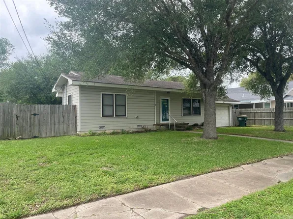 307 E Sarah St, Cuero, TX 77954