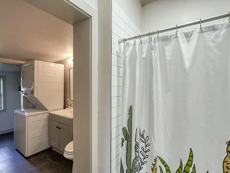 305 W Tarrant St — Photo 10