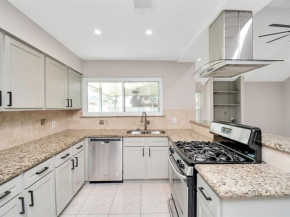 4th image of 1413 N Park Ridge Dr