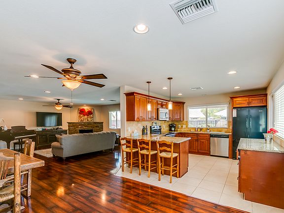 4th image of 3460 E Windrose Dr