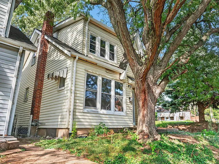 4323 Bingham Ave — Photo 3