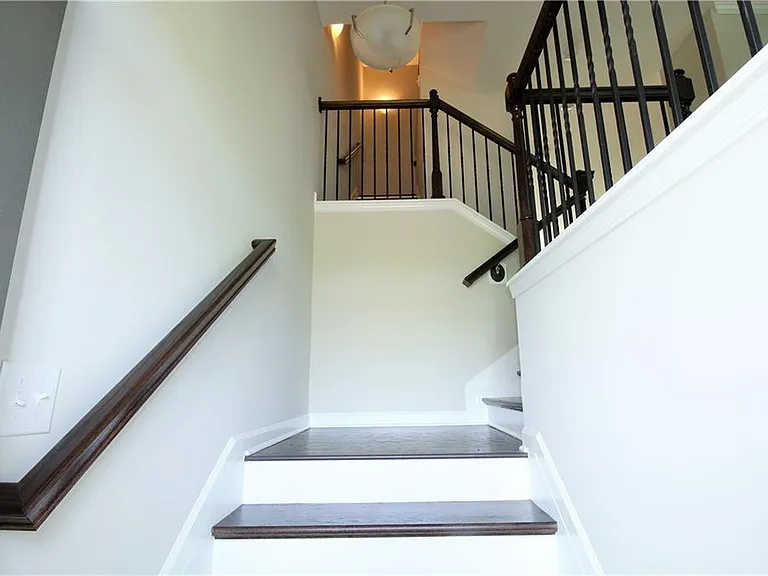 271 Northaven Ave — Photo 2