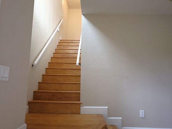 4th image of 720 1/2 Larkspur Ave