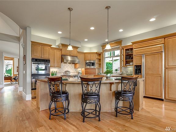 4th image of 1781 30th Ave NE