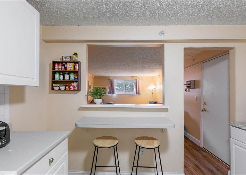 1st image of 25 Clarks Rd APT 101