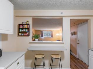 25 Clarks Rd APT 101, Amesbury, MA 01913