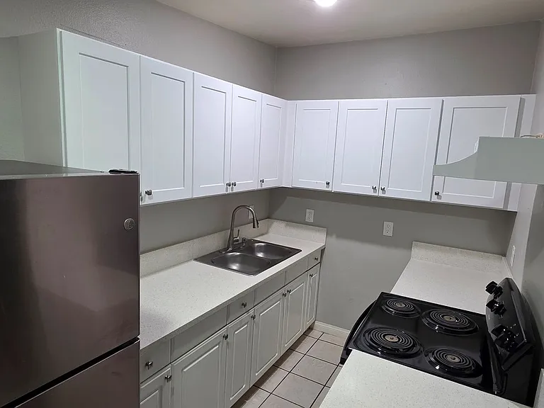 1420 Putnam Ave #6 — Photo 4
