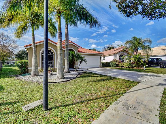 Home For Sale In Crestwood