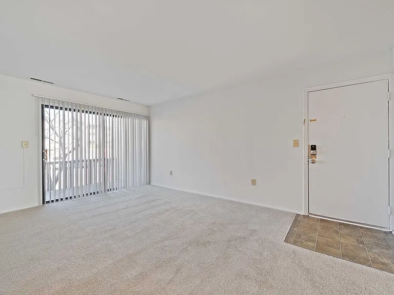 Foxridge Apartment Homes — Photo 125