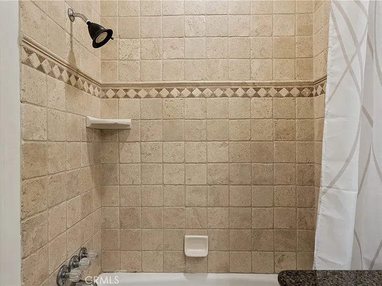 406 N Fairview St — Photo 35