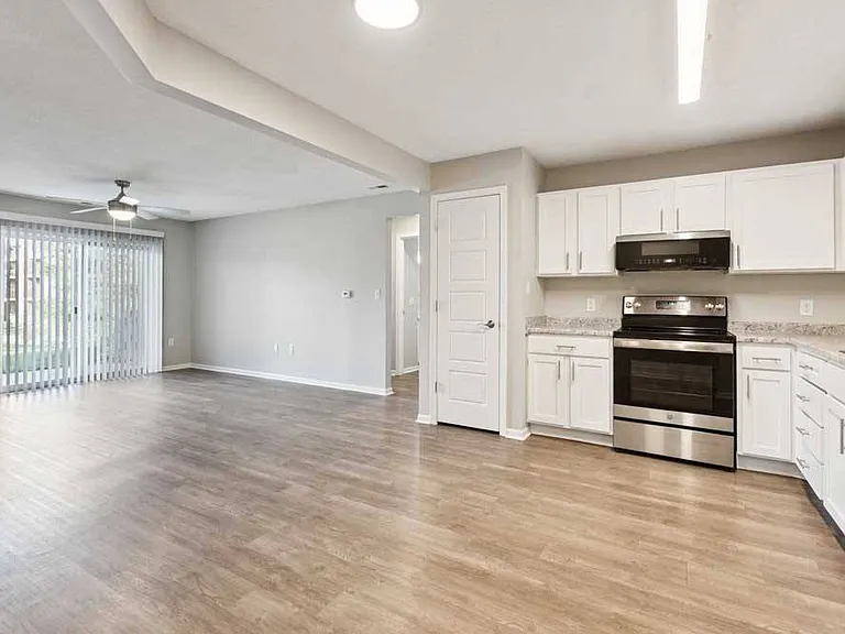 Seamless layouts make it easy to move from cooking to unwinding, supporting a comfortable rhythm throughout the day.