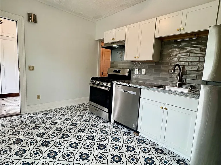330 S Goodman St #1 — Photo 5