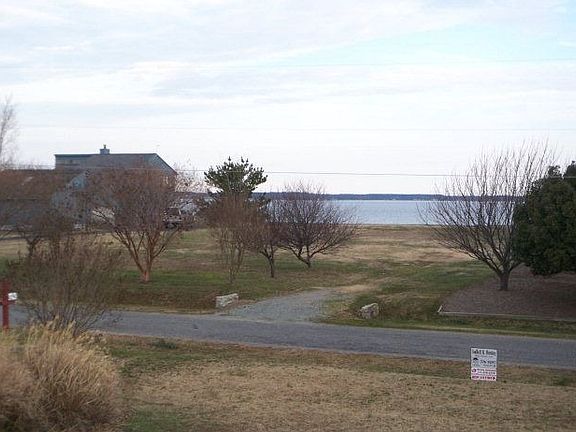 4th image of 170 Riverbank Dr