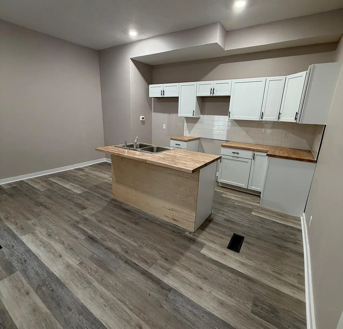 4 bed, 2240 sqft, $2,200 — Photo 3