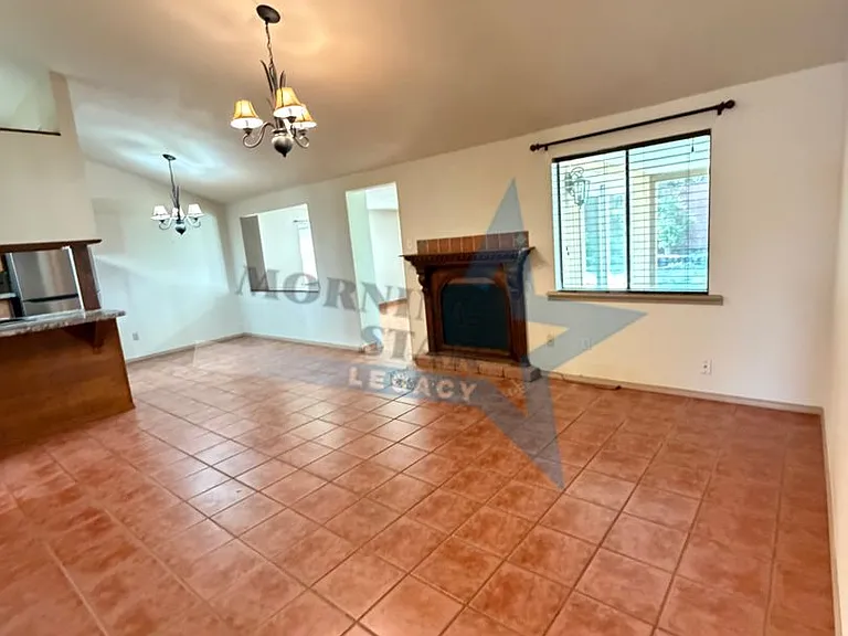 1913 Bridger Ave — Photo 2