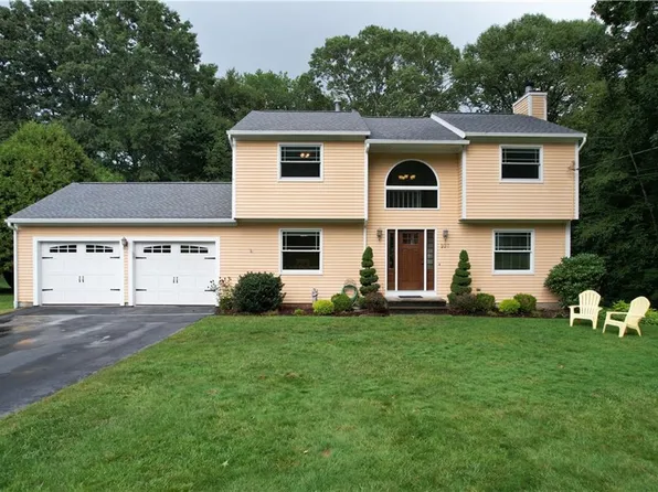 107 Mesa Dr, North Kingstown, RI 02852