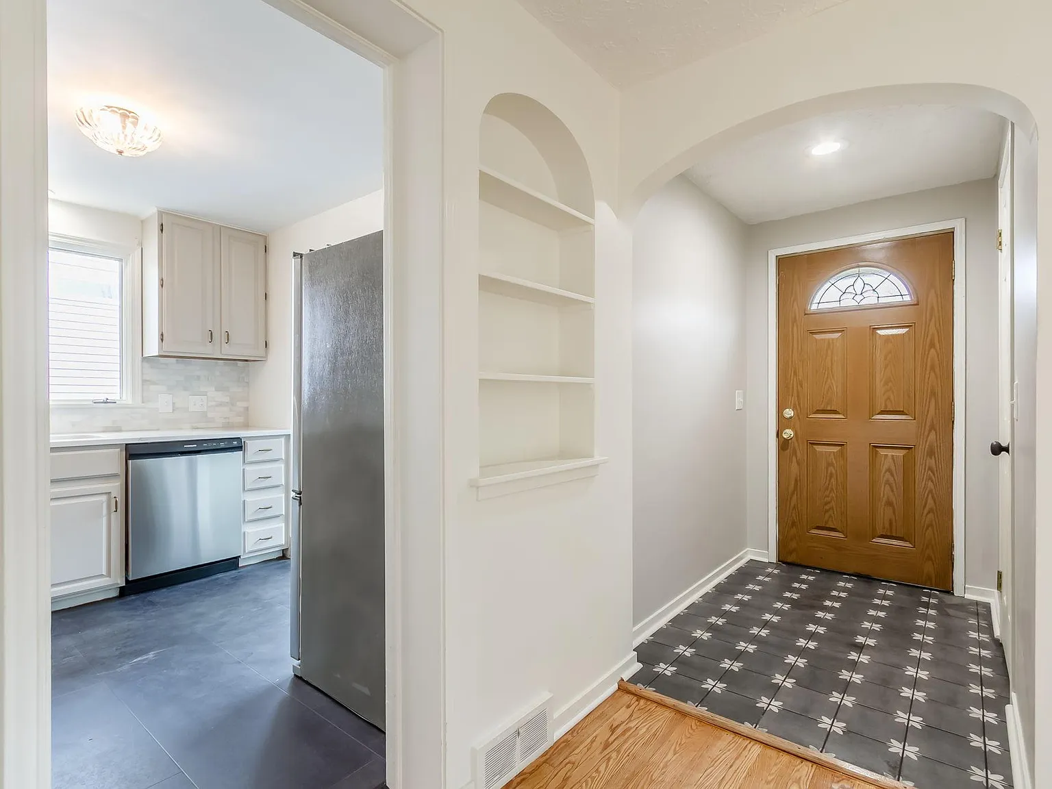 3 bed, 1452 sqft, $2,475 — Photo 2