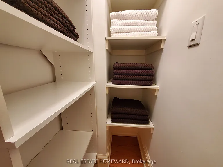 21 Love Cres #MAIN FLOOR — Photo 32