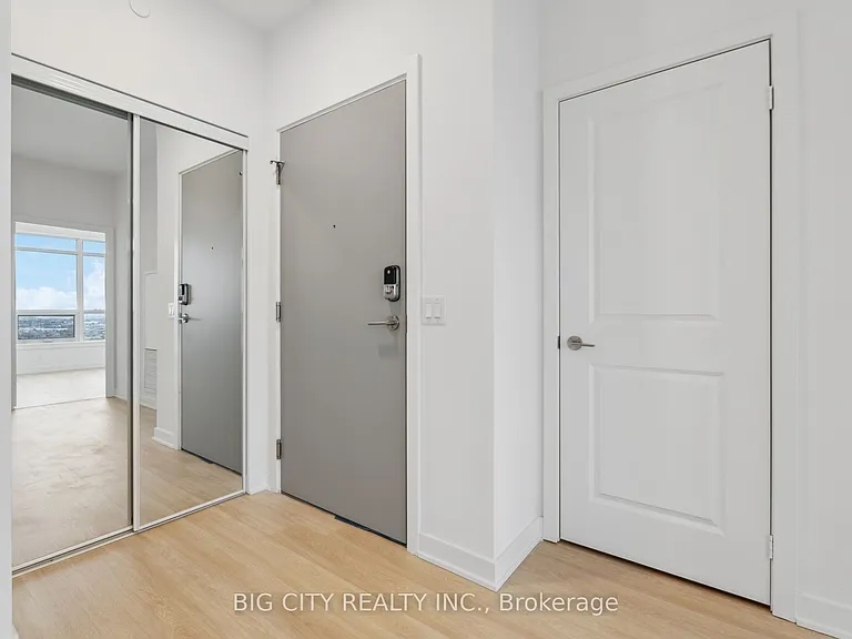 50 Upper Mall Way #2606 — Photo 2
