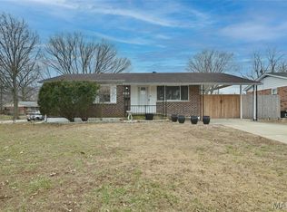 1782 Oliveto Ln, Hazelwood, MO 63042