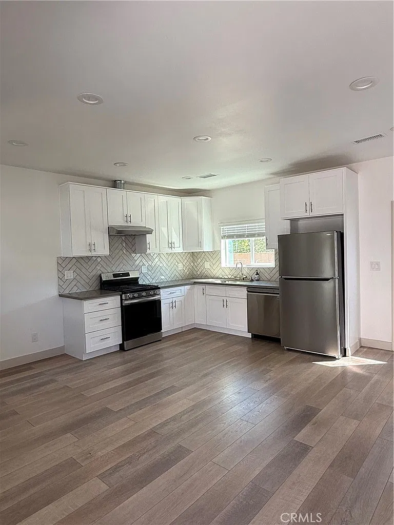 2 bed, 850 sqft, $2,600 — Photo 4