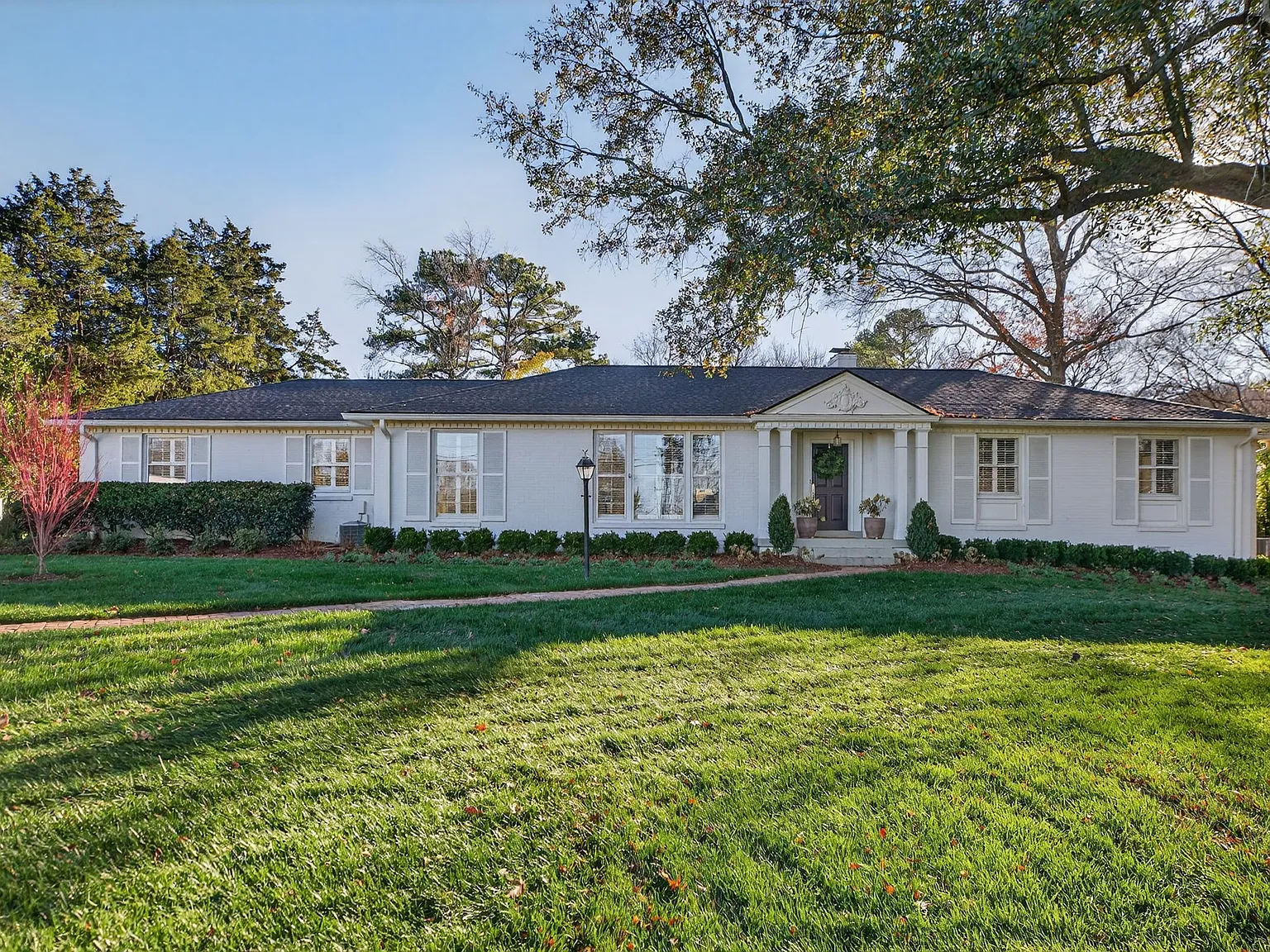 3 bed, 3.0 bath, 3220 sqft, $10,000 — Photo 1