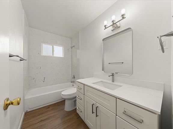 4th image of 2935 Ladd Ave #2943