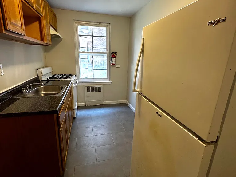 112-114 Chancellor Ave #B10 — Photo 4