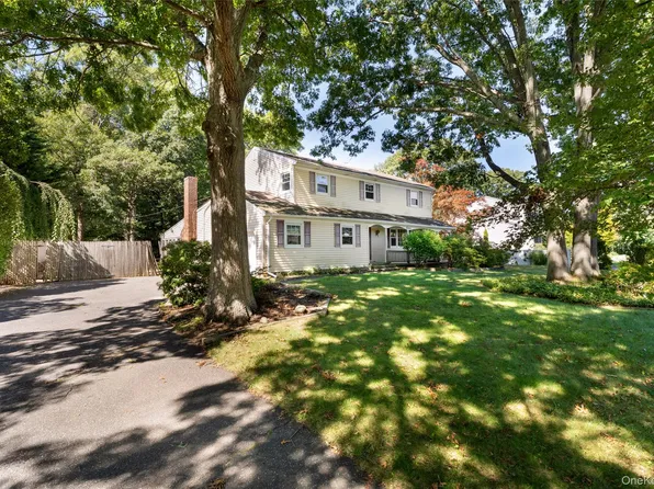16 Heritage Place S, Nesconset, NY 11767