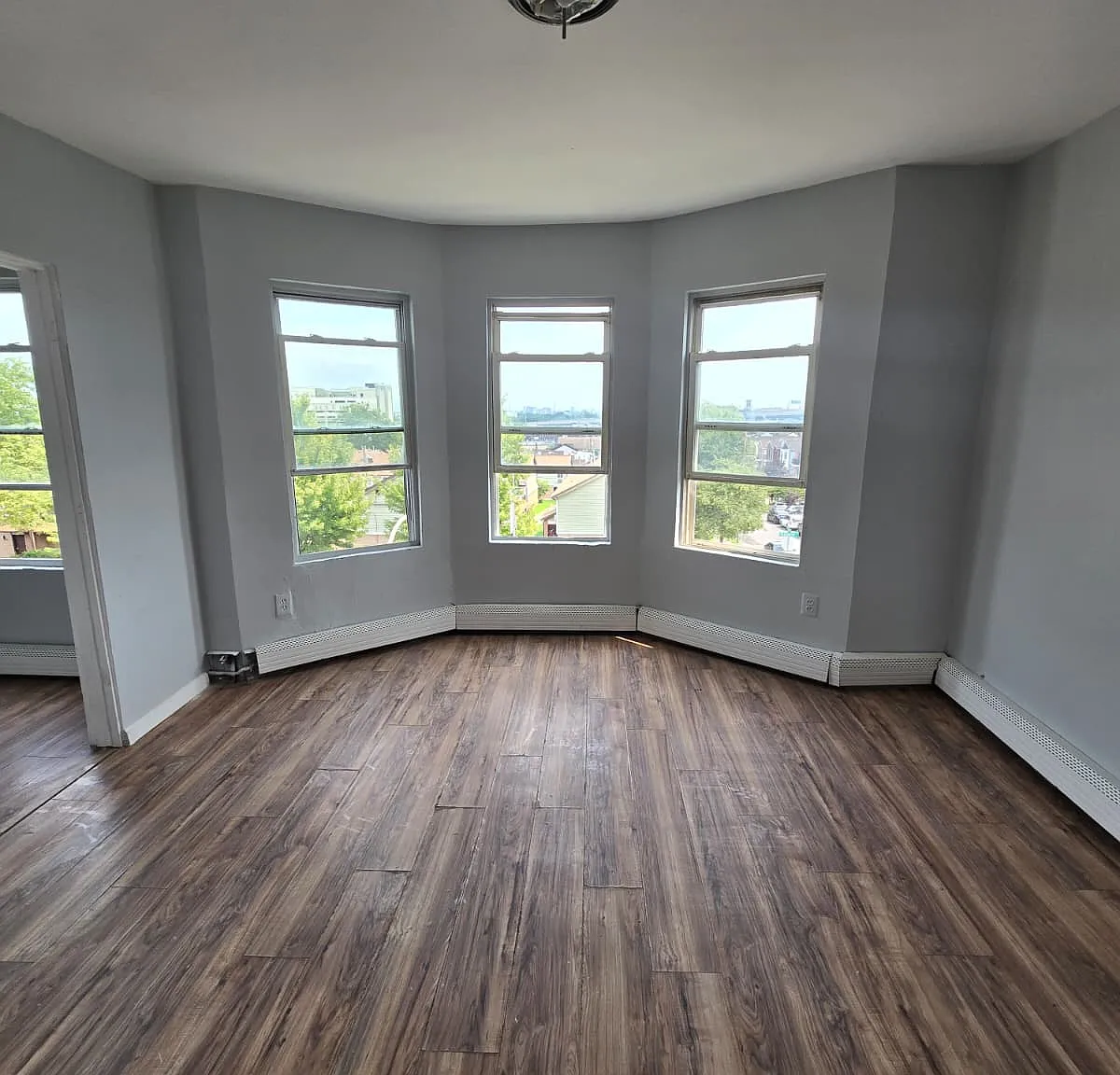 3 bed, $1,695 — Photo 1