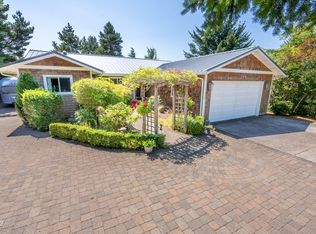 905 NE 7th St, Newport, OR