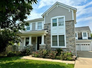 3898 Linneman St, Glenview, IL 60025