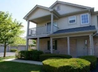 7045 S Stratton Ln, Gurnee, IL 60031