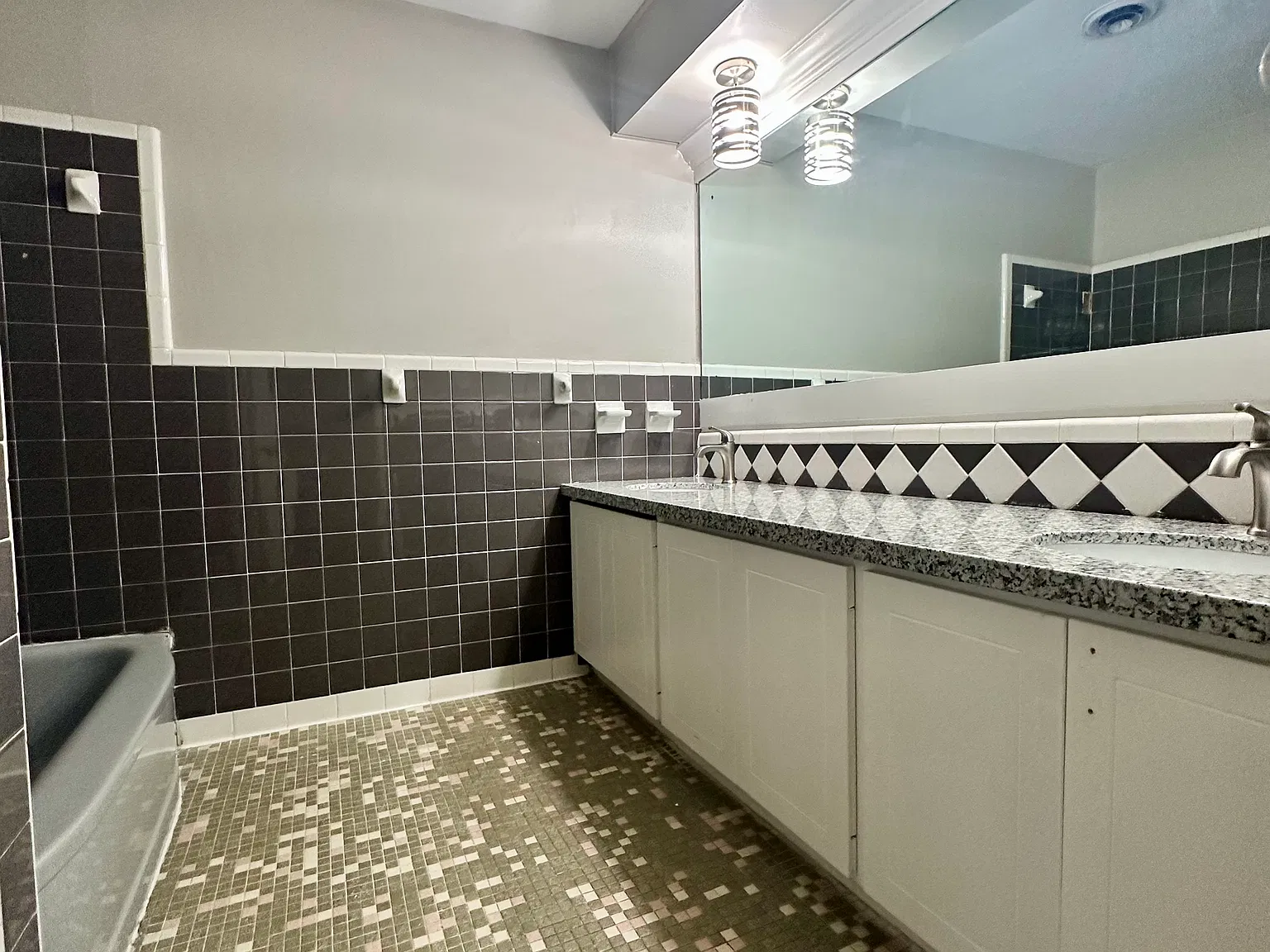 4 bed, 2646 sqft, $2,300 — Photo 4