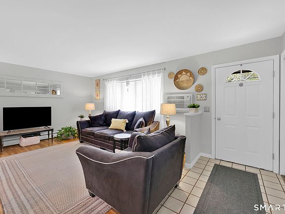 5th image of 56 Oak Wood Drive