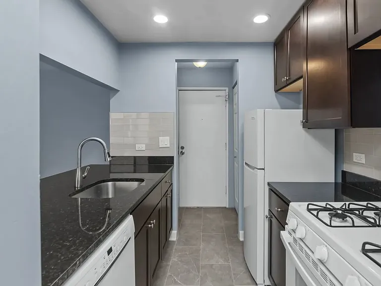 661 W Grace St #417 — Photo 1